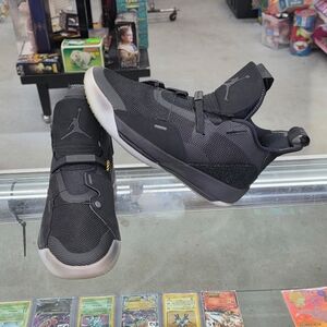 Nike Air Jordan XXXIII 33 Utility Blackout Triple Black White AQ8830-002 10.5